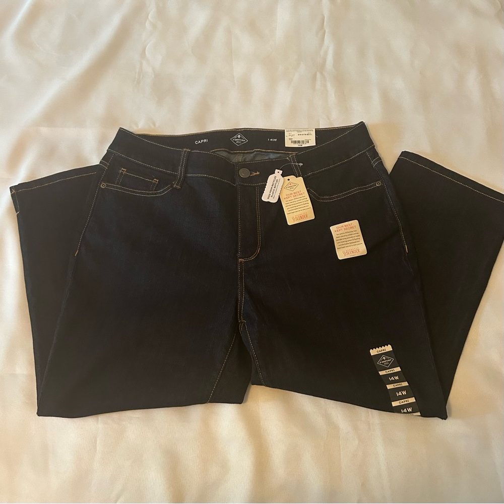 St Johns Bay dark wash blue Jean Capris size 14 NWT